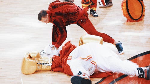 FOTO DESTACADA DE LA NBA: La mascota de Miami Heat, Burnie aterriza en la sala de emergencias después de golpear a Conor McGregor